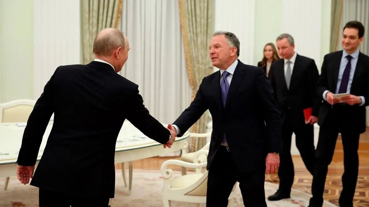 Россия готова возобновить переговоры об украинском урегулировании в трехстороннем формате в десятых числах ноября, заявил Ушаков