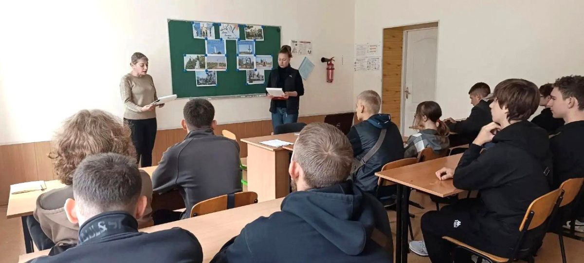 В Михайловском профессиональном училище прошел литературный час ко Дню белых журавлей В Михайловском профессиональном училище прошел литературный час ко Дню белых журавлей