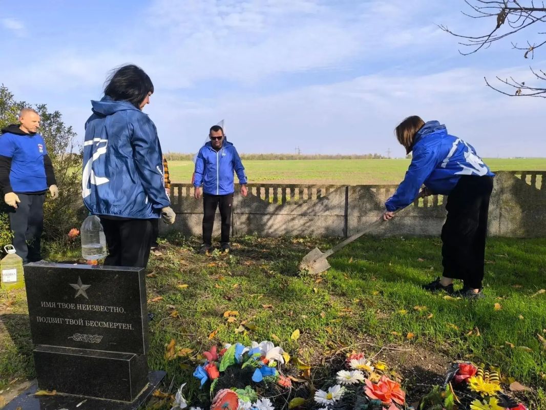 В Акимовке благоустроили мемориал павшим советским воинам В Акимовке благоустроили мемориал павшим советским воинам