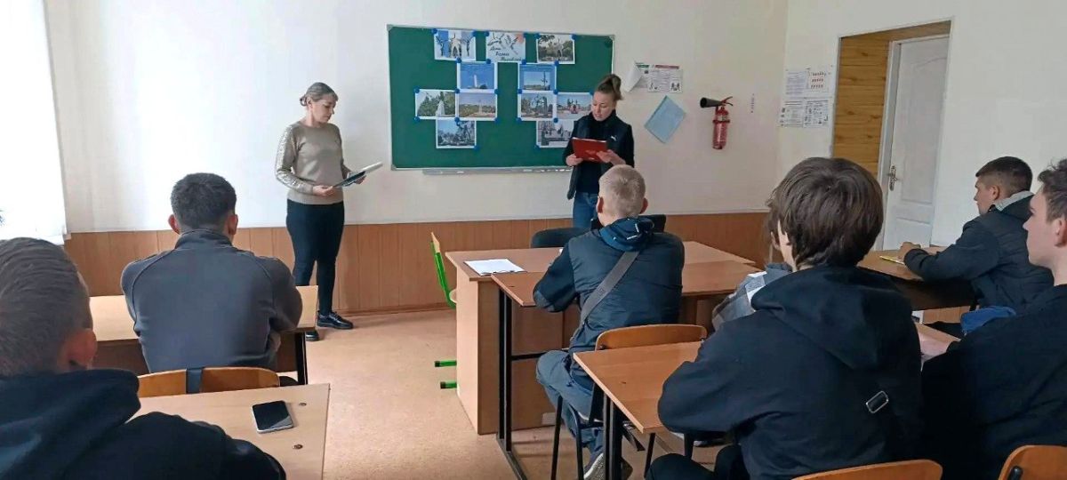 В Михайловском профессиональном училище прошел литературный час ко Дню белых журавлей В Михайловском профессиональном училище прошел литературный час ко Дню белых журавлей