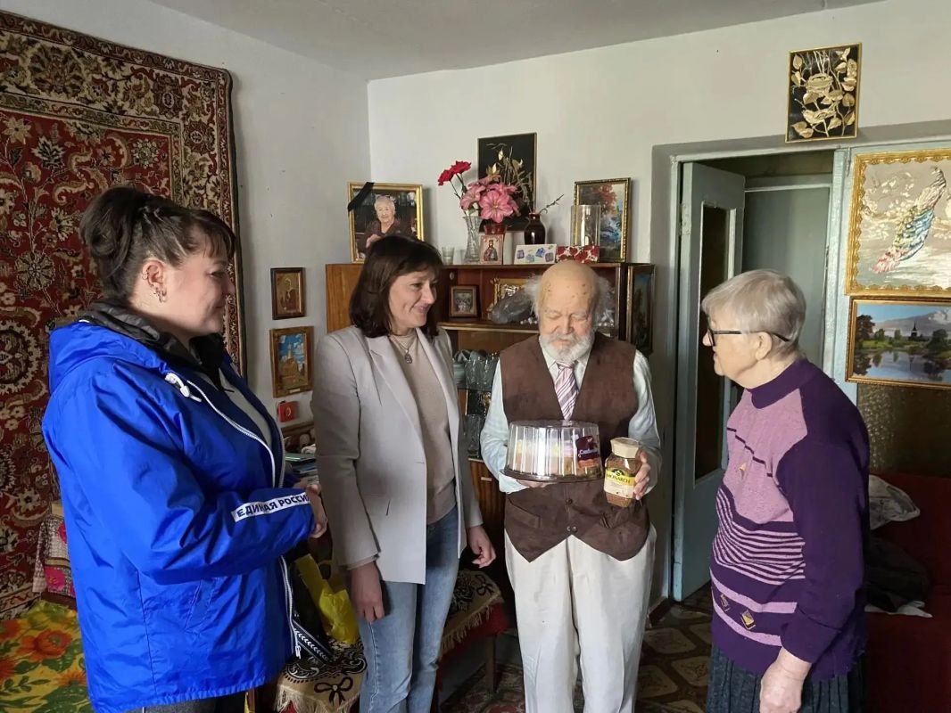 Художника Анатолия Величко поздравили с 91-летием в Пологовском округе