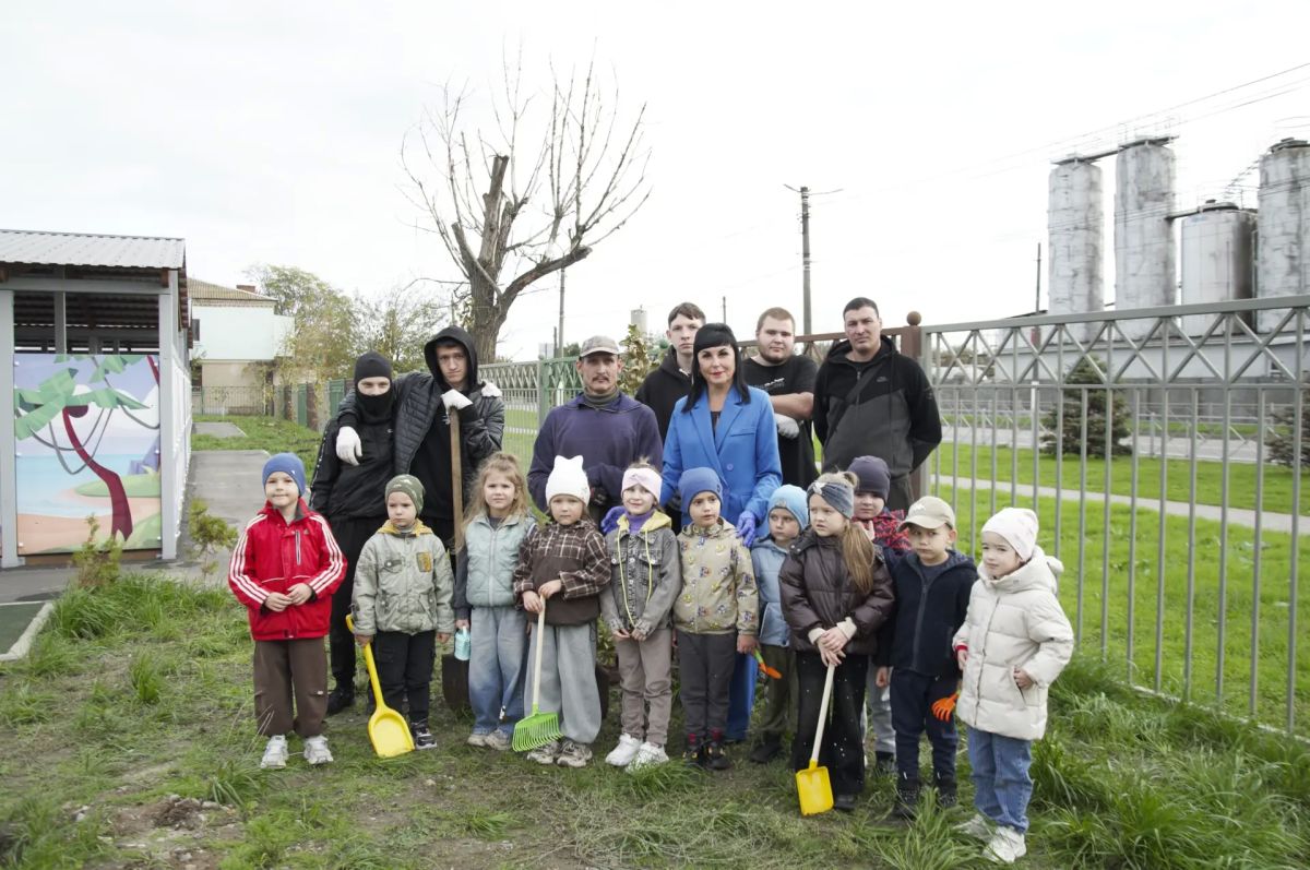В Мелитополе появилась новая аллея платанов! В Мелитополе появилась новая аллея платанов!