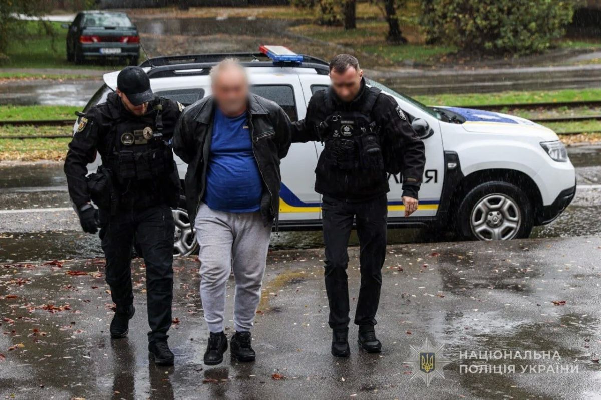 В Запорожье задержали двух мужчин, продававших оружие, гранаты и пластид