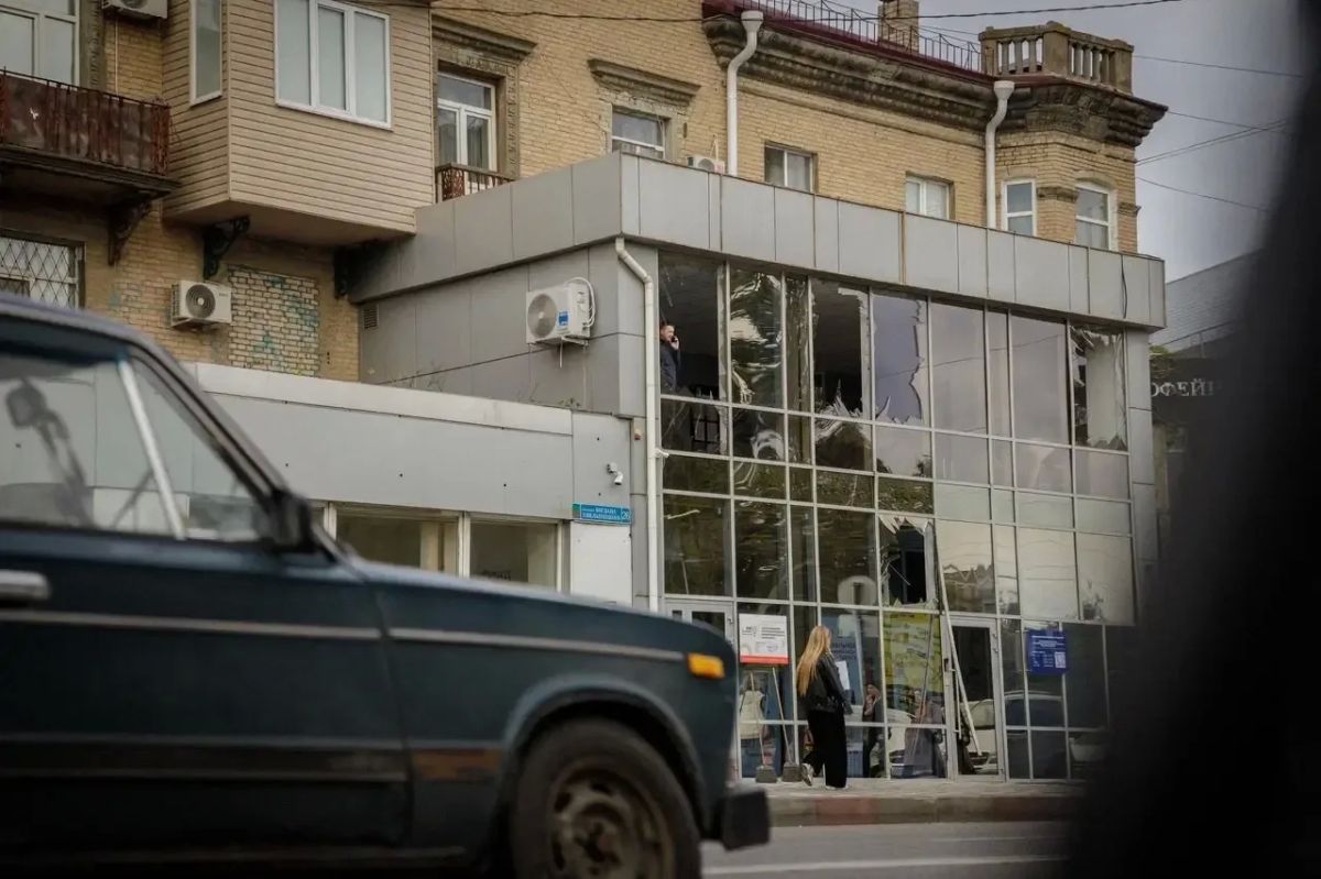 Евгений Балицкий: Последствия атаки противника на город Мелитополь — существенные повреждения коммерческих зданий и гражданской инфраструктуры