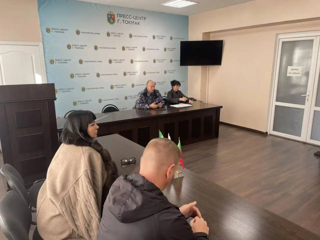 Прошла рабочая встреча сотрудников ОМВД России «Токмакский» и администрации Токмакского муниципального округа с образовательными учреждениями округа Прошла рабочая встреча сотрудников ОМВД России «Токмакский» и администрации Токмакского муниципального округа с образовательными учреждениями округа