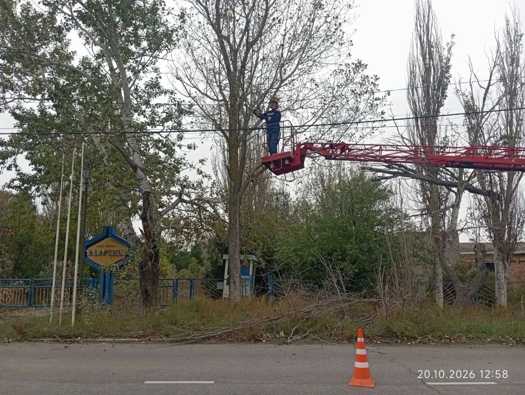 В Бердянске продолжается подготовка к осенне - зимнему пекриоду В Бердянске продолжается подготовка к осенне - зимнему пекриоду