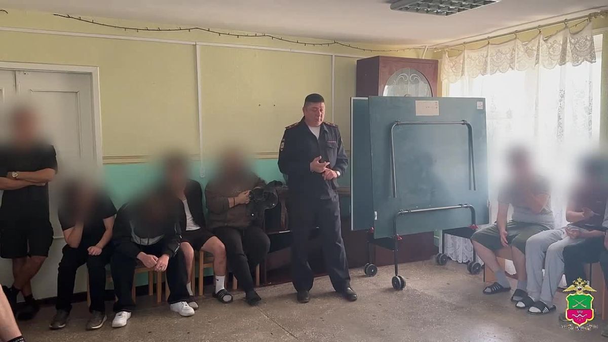 В Мелитополе студентам рассказали, как действовать при угрозе атаки БПЛА и обнаружении подозрительных предметов
