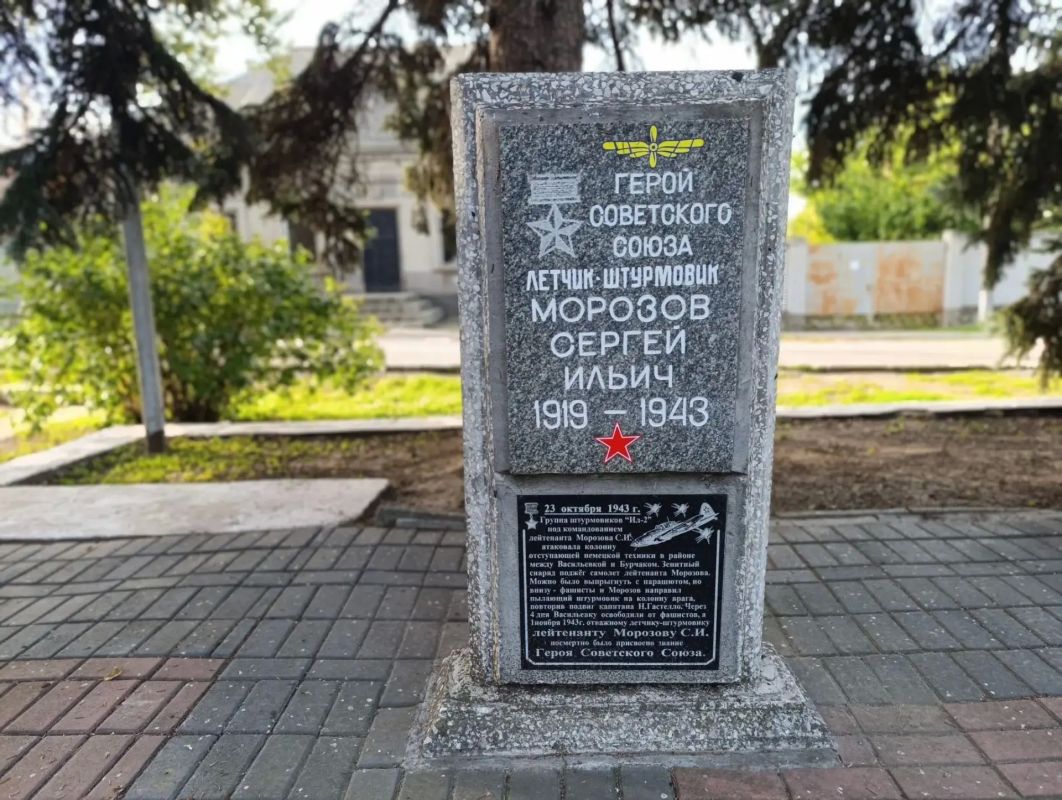 Церемония возложения цветов, посвященная 83-й годовщине освобождения Васильевки и района Церемония возложения цветов, посвященная 83-й годовщине освобождения Васильевки и района