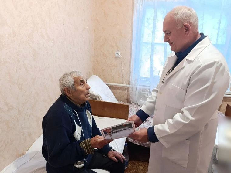 В соответствии с Указом Президента РФ от 31.05.2012 № 715, ветеранам Великой Отечественной войны, участникам боевых действий, инвалидам и труженикам тыла в их юбилейные дни рождения (начиная с 90-летия) вручается... В соответствии с Указом Президента РФ от 31.05.2012 № 715, ветеранам Великой Отечественной войны, участникам боевых действий, инвалидам и труженикам тыла в их юбилейные дни рождения (начиная с 90-летия) вручается...