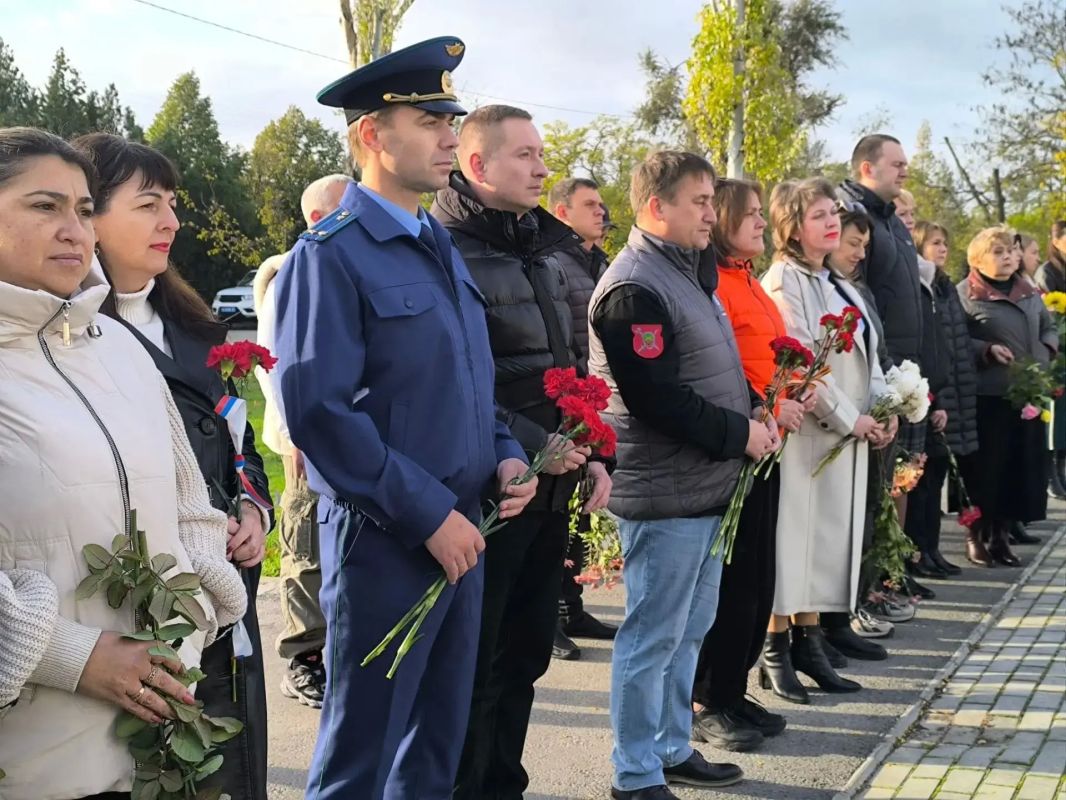 В Акимовке почтили память воинов, освободивших посёлок в 1943 году В Акимовке почтили память воинов, освободивших посёлок в 1943 году