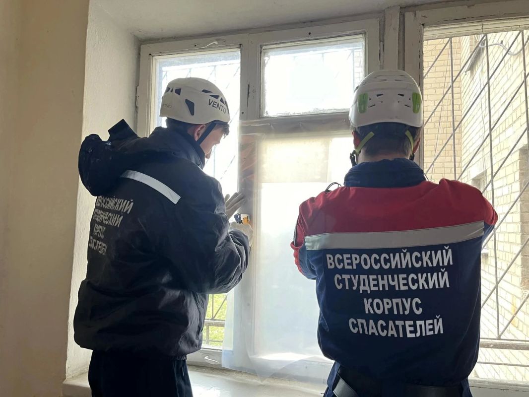 Студенты-спасатели оперативно помогли Мелитопольскому государственному университету после атаки БПЛА Студенты-спасатели оперативно помогли Мелитопольскому государственному университету после атаки БПЛА