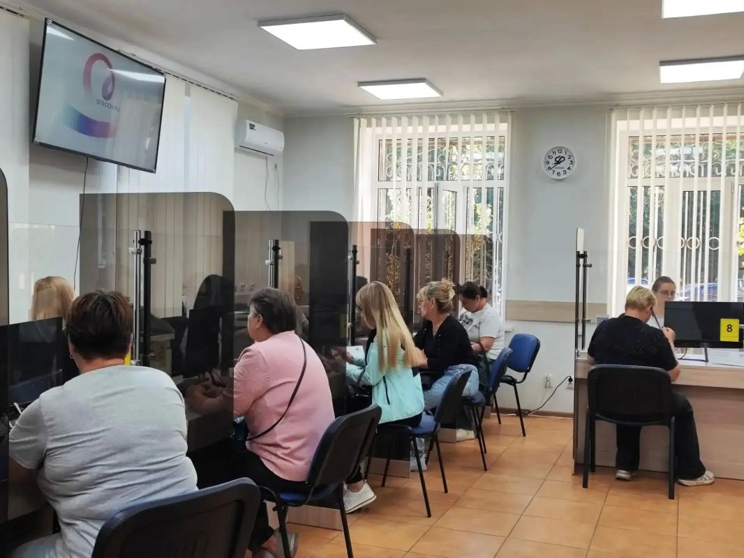 Клиентская служба в Мелитополе принимает в день около 300 человек