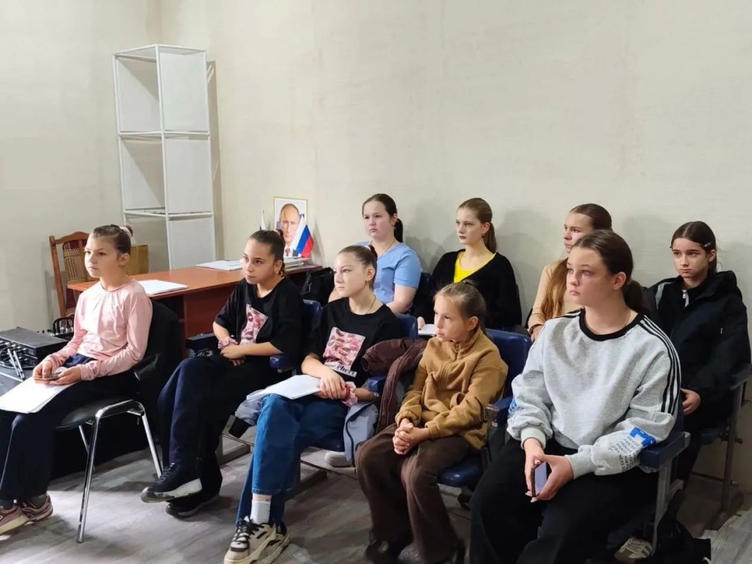 «Наркотик — территория тревоги»: в Доме культуры села Осипенко прошла профилактическая встреча с подростками «Наркотик — территория тревоги»: в Доме культуры села Осипенко прошла профилактическая встреча с подростками
