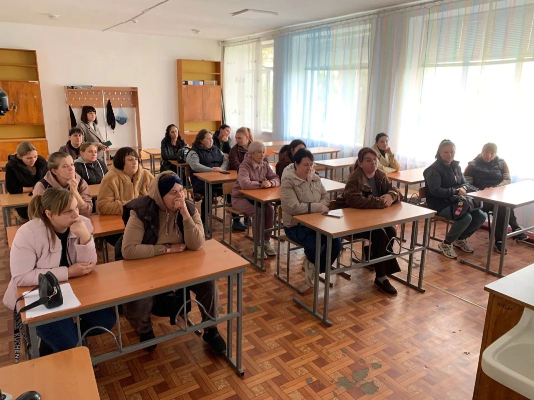 В отделении социальной помощи семьям с детьми пгт Весёлое ГБУ «Комплексный центр социального обслуживания населения» Министерства труда и социальной политики Запорожской области на базе ГБУ ОО ЗО «Средняя общеобразовательная... В отделении социальной помощи семьям с детьми пгт Весёлое ГБУ «Комплексный центр социального обслуживания населения» Министерства труда и социальной политики Запорожской области на базе ГБУ ОО ЗО «Средняя общеобразовательная...