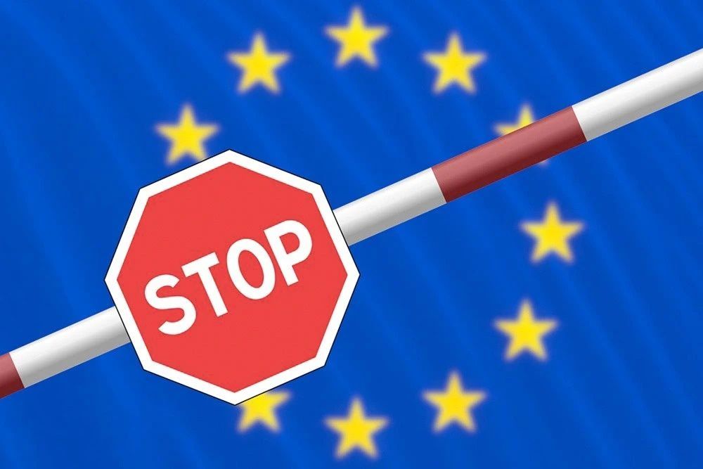 Европейцев не собираются приглашать за стол переговоров по Украине, сообщил Юрий Ушаков