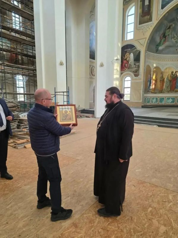 Первый заместитель руководителя администрации президента России Сергей Кириенко посетил Запорожскую область с рабочим визитом, в ходе которого побывал в Энергодаре и на Запорожской атомной электростанции, проверил состояние... Первый заместитель руководителя администрации президента России Сергей Кириенко посетил Запорожскую область с рабочим визитом, в ходе которого побывал в Энергодаре и на Запорожской атомной электростанции, проверил состояние...