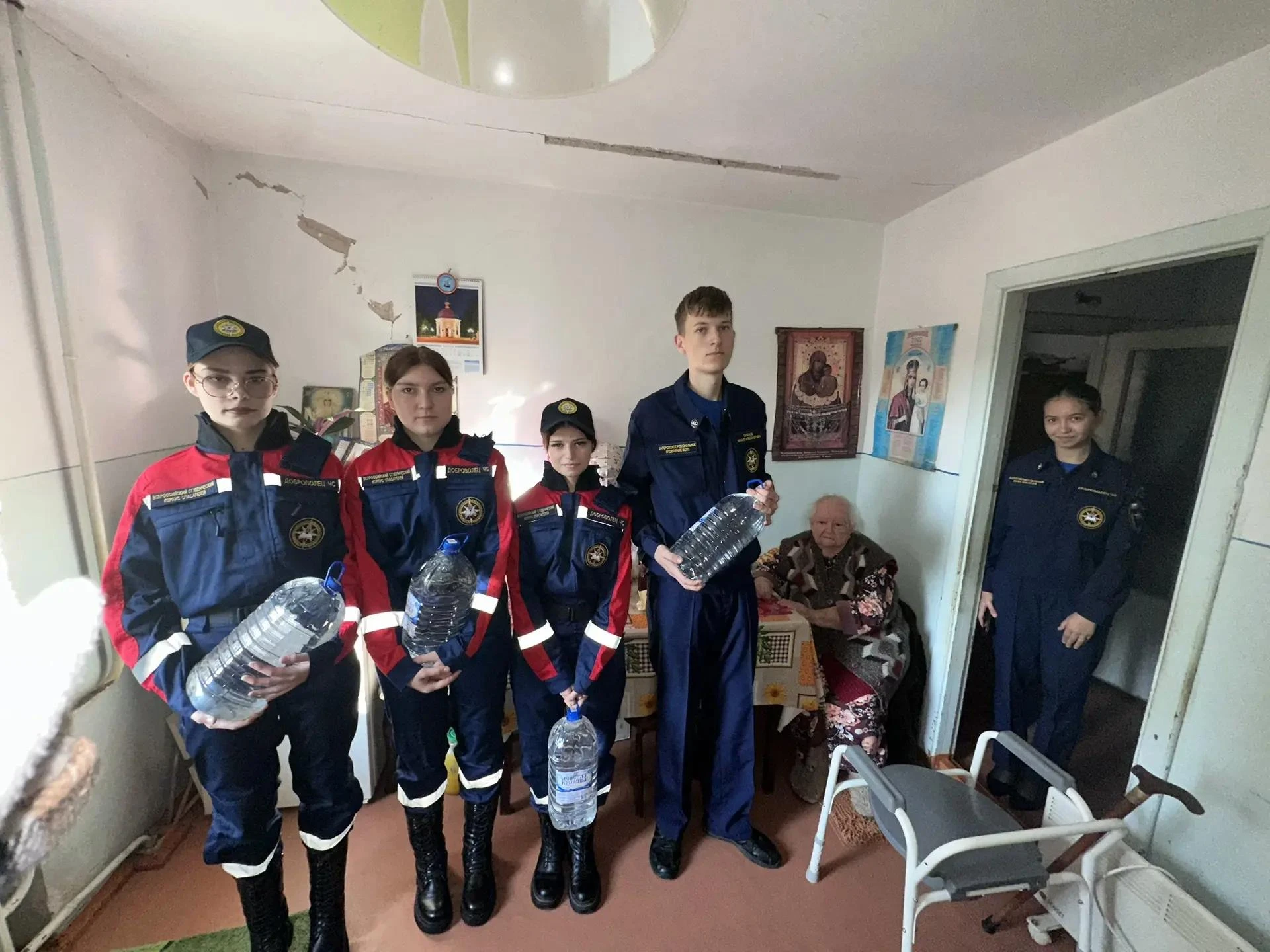 Продолжаем доставлять питьевую воду жителям города