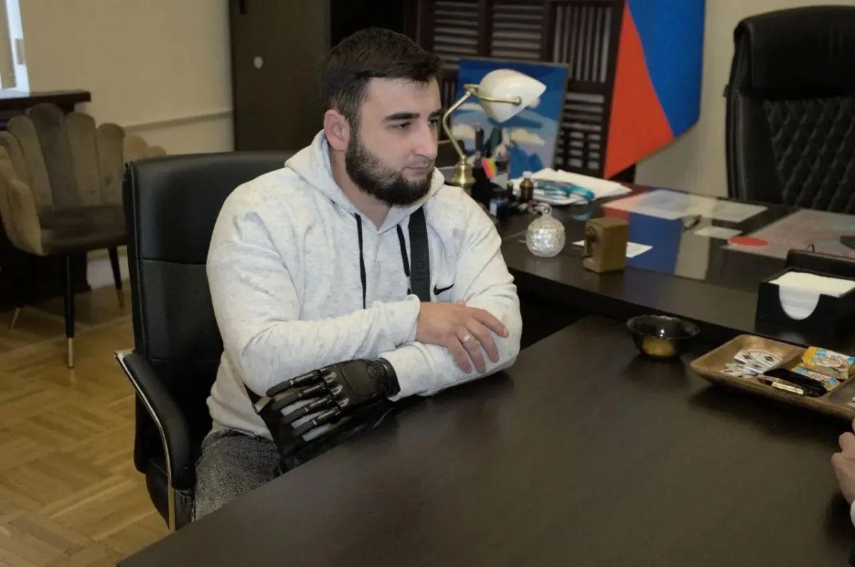 Новые возможности для защитника Отечества: Энвер Ягубов получил бионический протез Новые возможности для защитника Отечества: Энвер Ягубов получил бионический протез