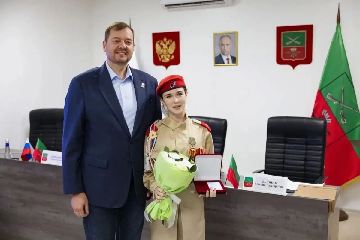 Евгений Балицкий: За личный вклад в военно-патриотическое воспитание молодёжи Запорожской области, сохранение исторической памяти о защитниках Отечества, а также за активное участие в образовательных мероприятиях на... Евгений Балицкий: За личный вклад в военно-патриотическое воспитание молодёжи Запорожской области, сохранение исторической памяти о защитниках Отечества, а также за активное участие в образовательных мероприятиях на...