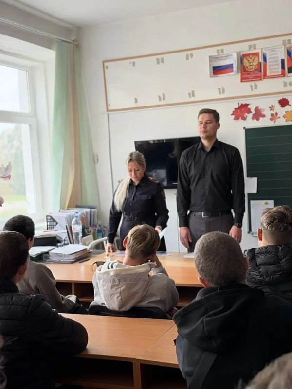 В Запорожье транспортные полицейские провели урок безопасности для школьников и студентов В Запорожье транспортные полицейские провели урок безопасности для школьников и студентов