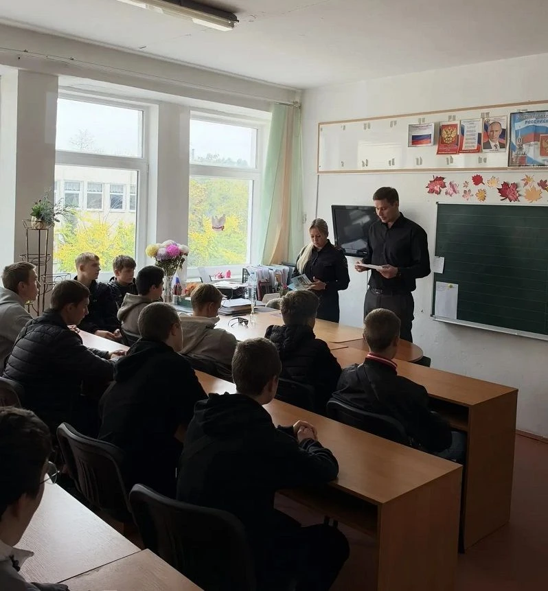 В Запорожье транспортные полицейские провели урок безопасности для школьников и студентов