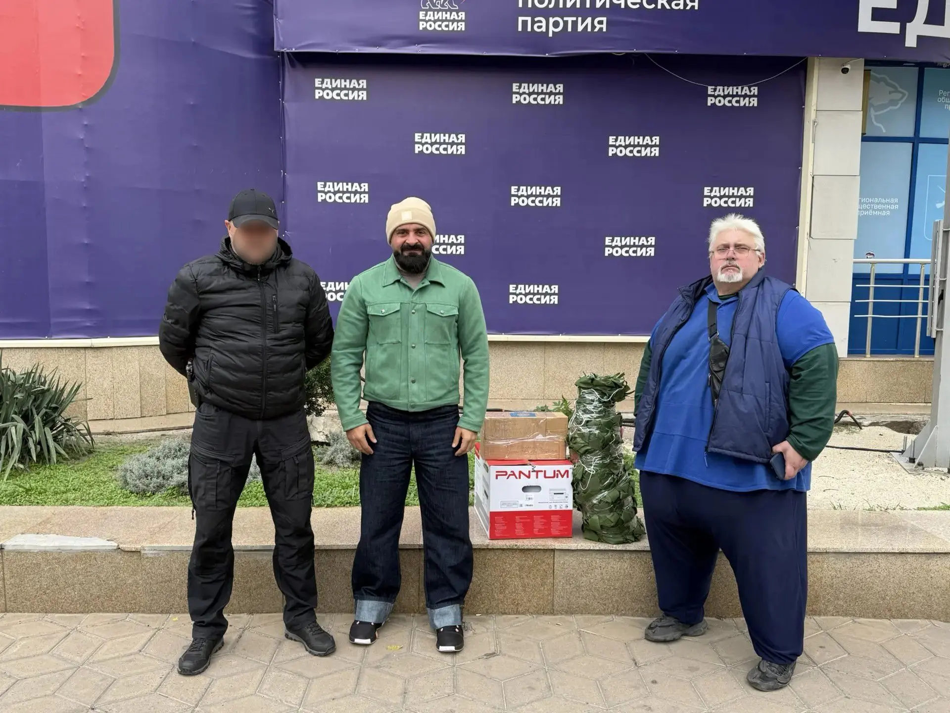 Бойцам передали набор для молитв, маскировочные сети и сладости
